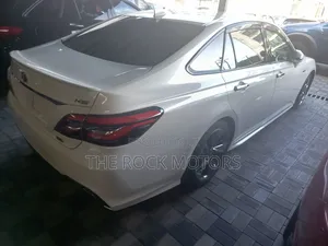 Toyota Crown 2019 White