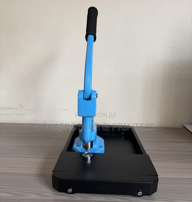 Commercial Grommet Eyelet Machine - thumbnail 3