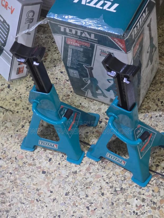 Total 3-Ton Jack Stands (Model: Thjs0301) - main view