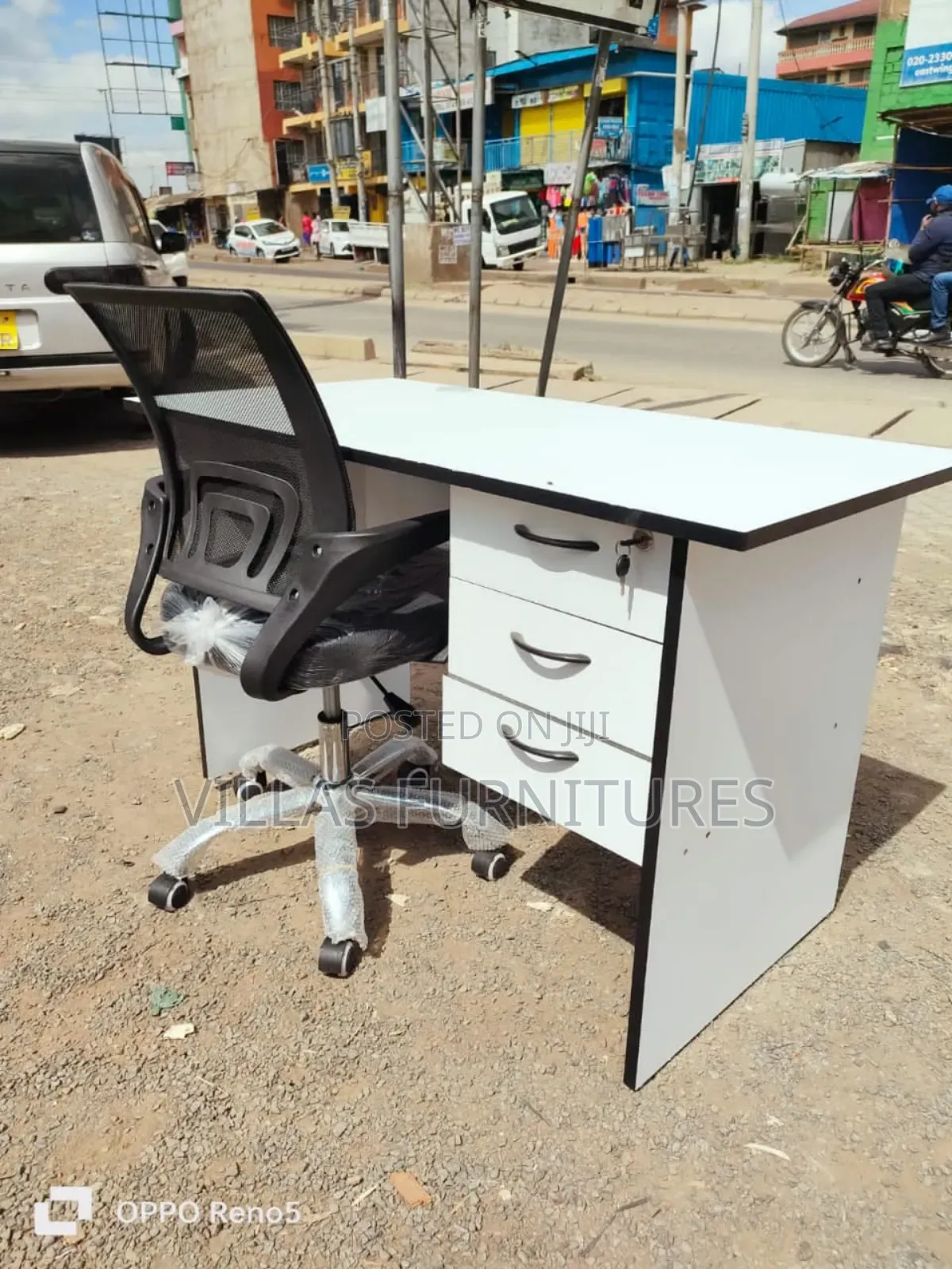 Luxury Mesh Chair and Desk
