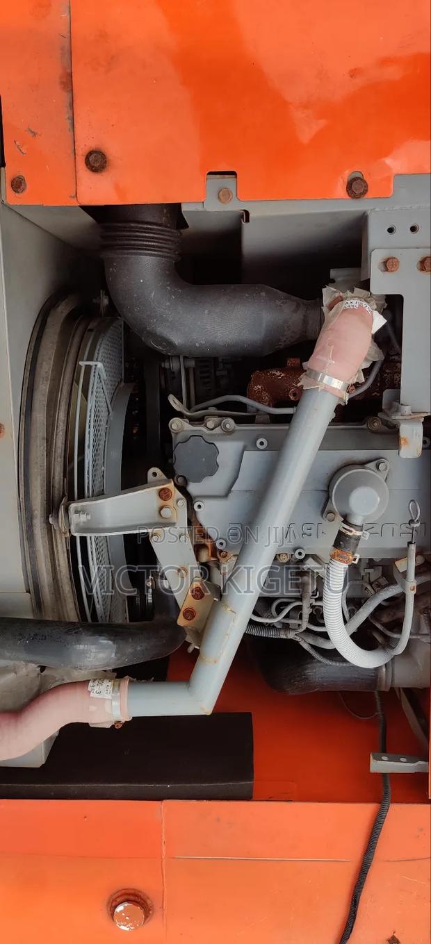 Hitachi Zx200 Excavator - thumbnail 4