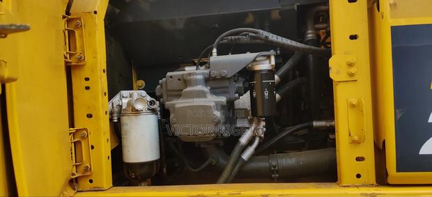 Komatsu Pc220 - thumbnail 4