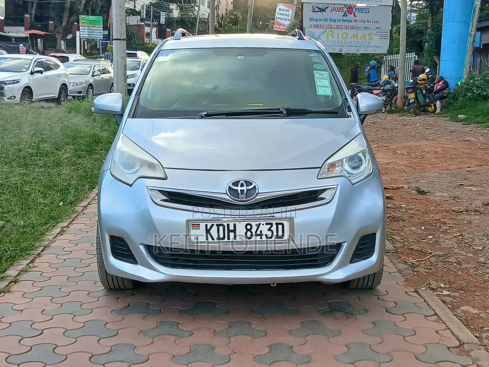 Toyota Ractis 1.3 FWD 2014 Silver