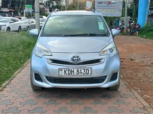 Toyota Ractis 1.3 FWD 2014 Silver