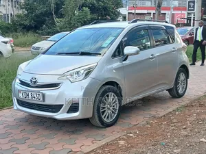Toyota Ractis 1.3 FWD 2014 Silver