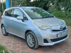 Toyota Ractis 1.3 FWD 2014 Silver