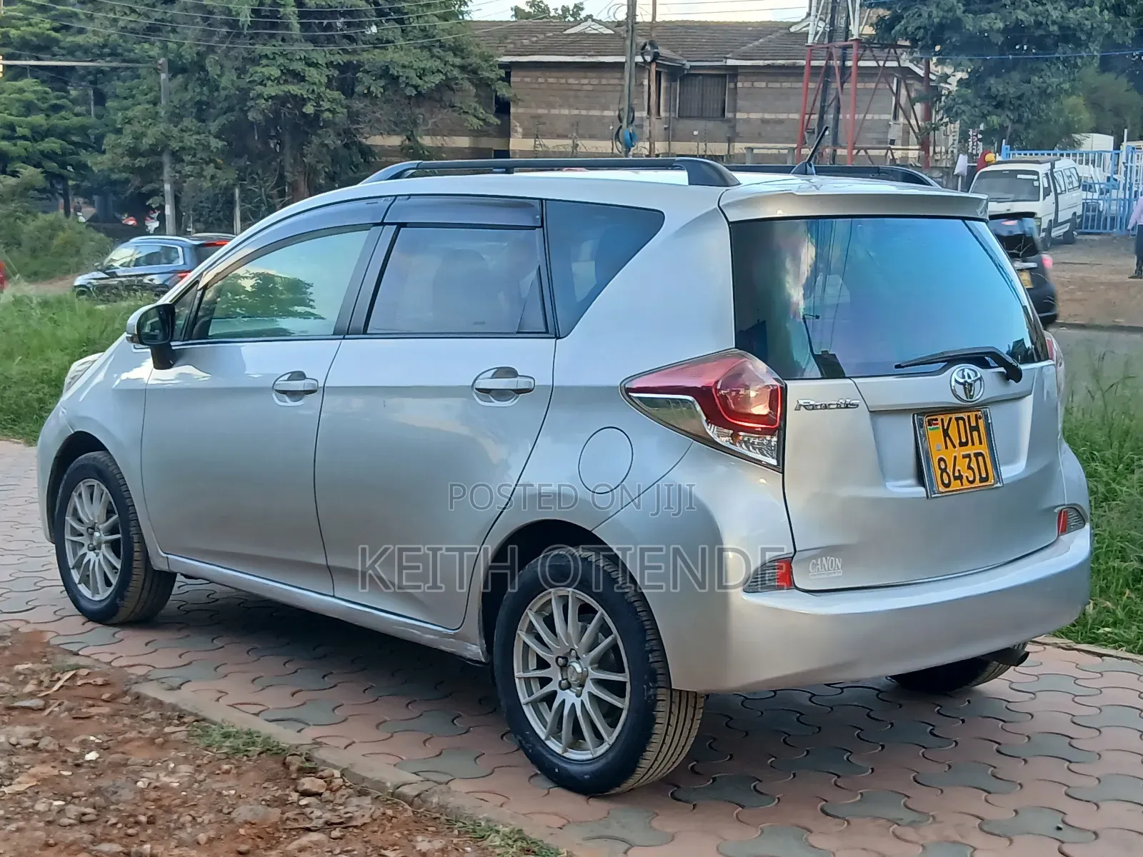 Toyota Ractis 1.3 FWD 2014 Silver