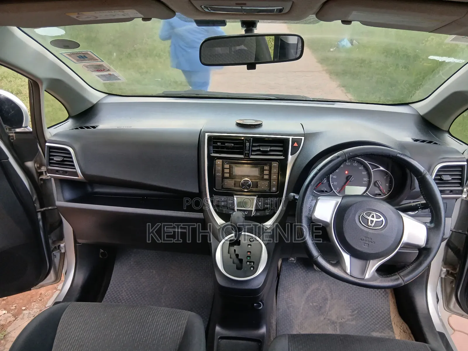Toyota Ractis 1.3 FWD 2014 Silver