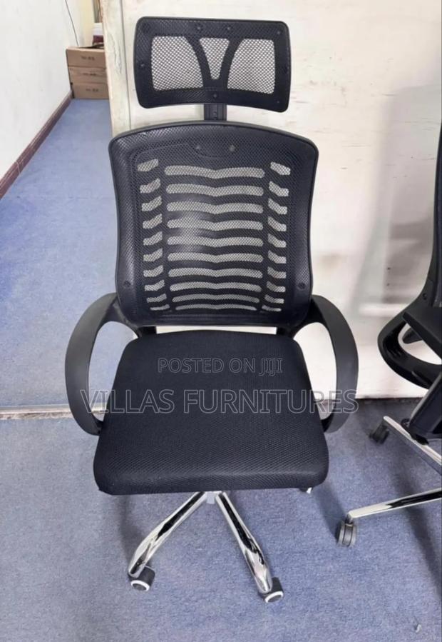 Headrest Chair With Rotating Casters