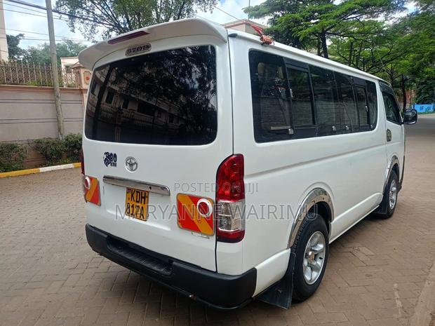 Toyota HiAce 2014 White - thumbnail 3