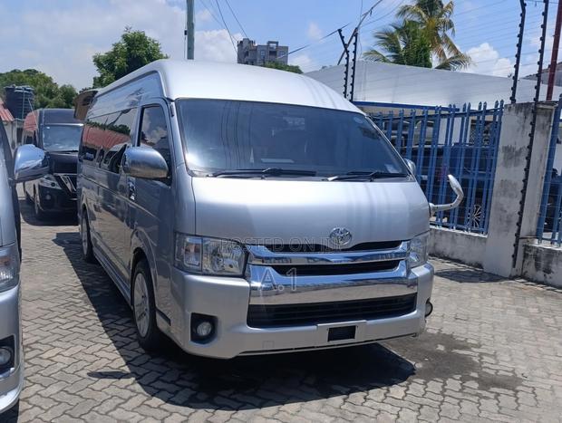 Toyota Quantum 2019 Silver