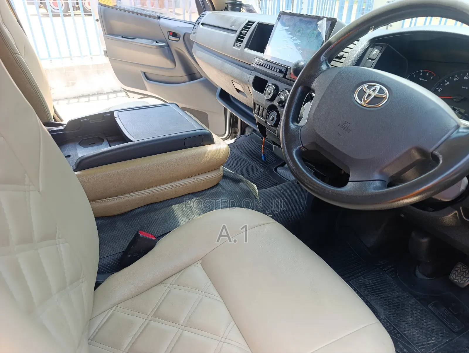 Toyota Quantum 2019 Silver