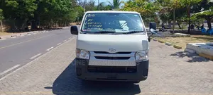 Toyota HiAce 2019 Silver