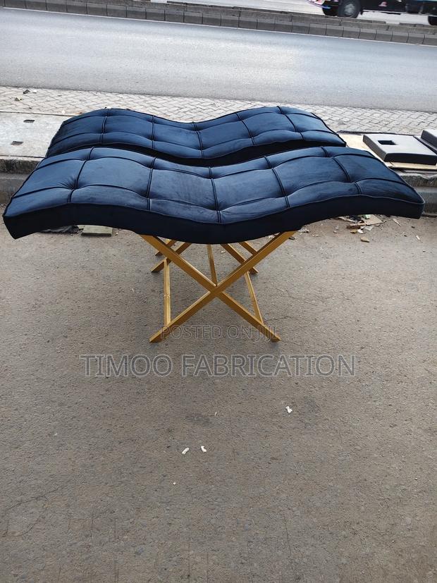 Make-Up Seats Black Lines