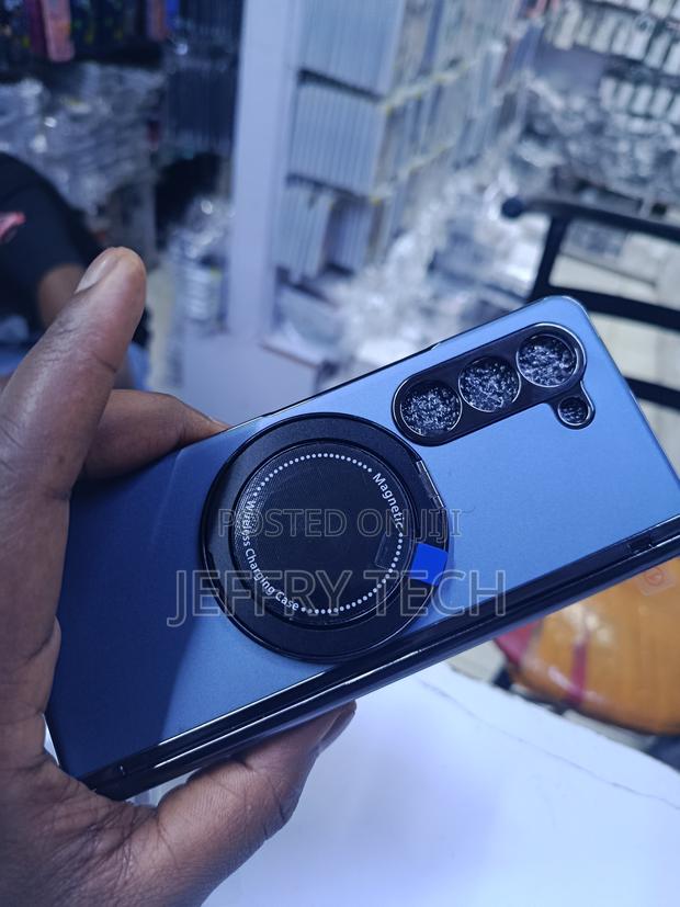 Magnetic Wireless Charging Case for the Samsung Galaxy Z Fold 5 - thumbnail 5