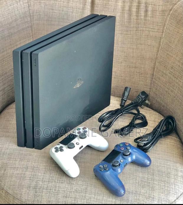 Playstation 4 Pro - thumbnail 2