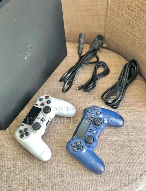 Playstation 4 Pro - thumbnail 3