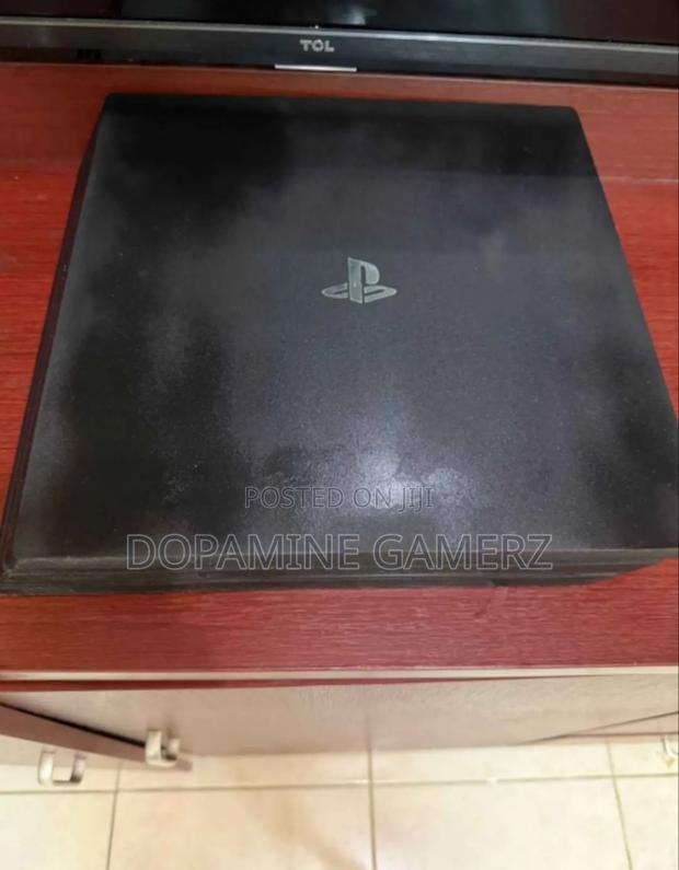 Playstation 4 Pro - thumbnail 2