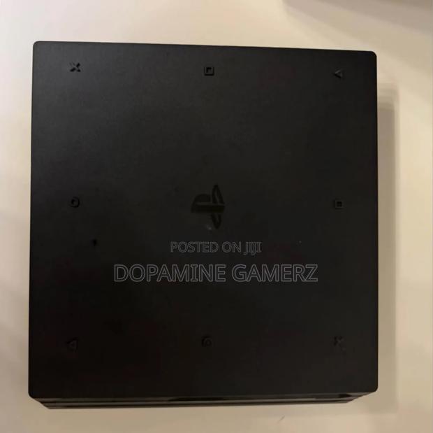 Playstation 4 Pro - thumbnail 2