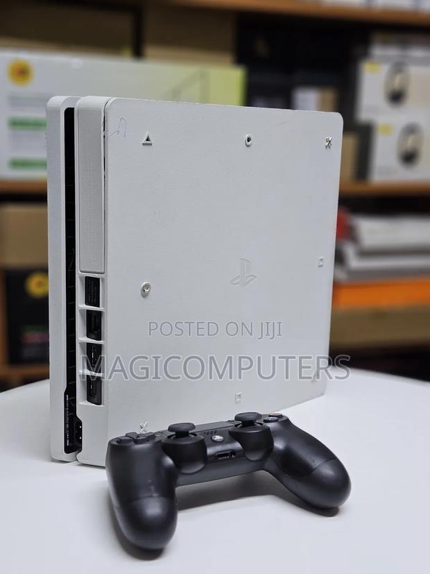 Ps4 500gb 
Very Clean - thumbnail 3