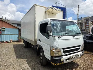 Mitsubishi Fuso Canter 2015 White