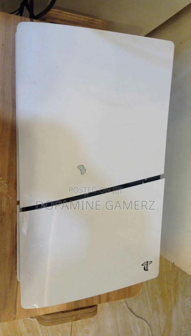 Playstation 5 Slim - thumbnail 2