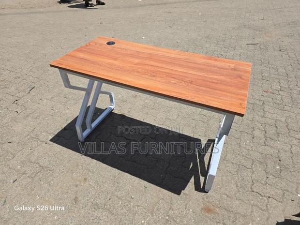 1.2m Length,60cm Width and 75cm Height Study Table