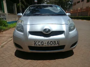 Toyota Vitz 1.3 FWD 5dr 2011 Silver