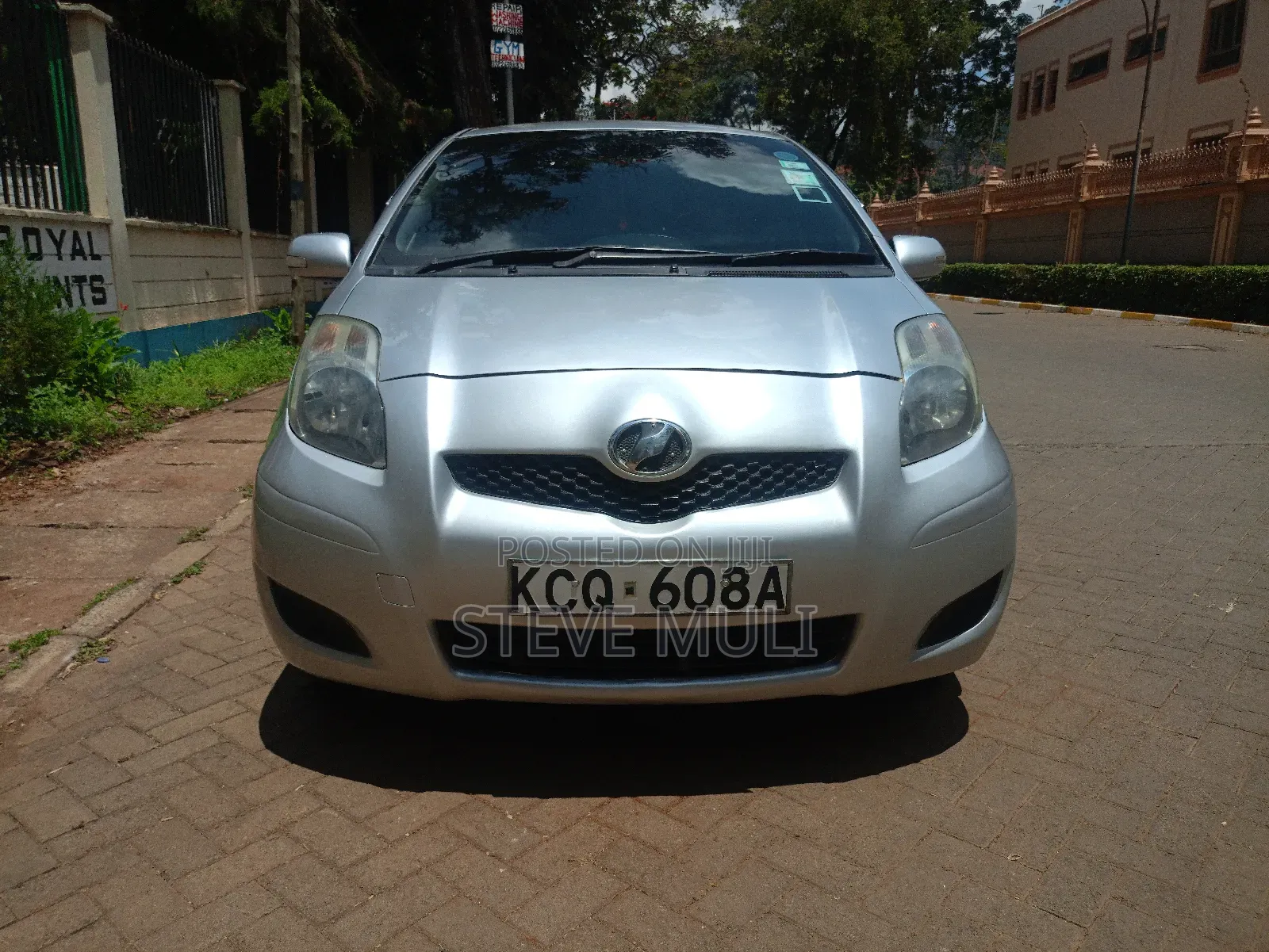 Toyota Vitz 1.3 FWD 5dr 2011 Silver