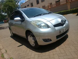 Toyota Vitz 1.3 FWD 5dr 2011 Silver