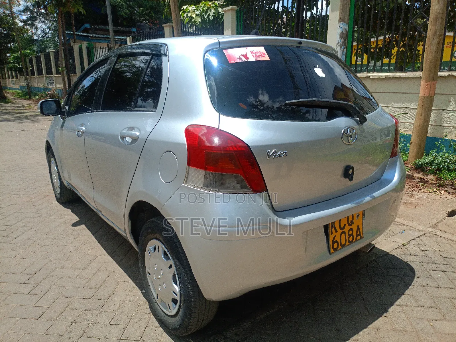 Toyota Vitz 1.3 FWD 5dr 2011 Silver