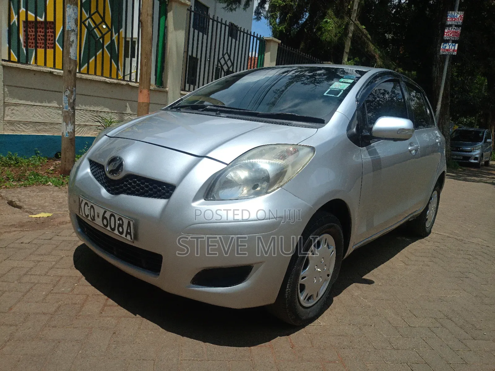 Toyota Vitz 1.3 FWD 5dr 2011 Silver
