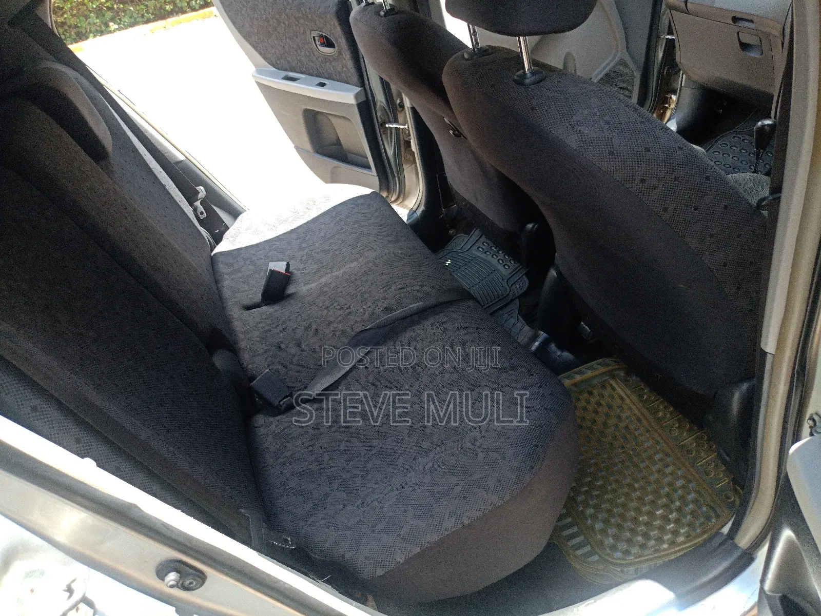 Toyota Vitz 1.3 FWD 5dr 2011 Silver