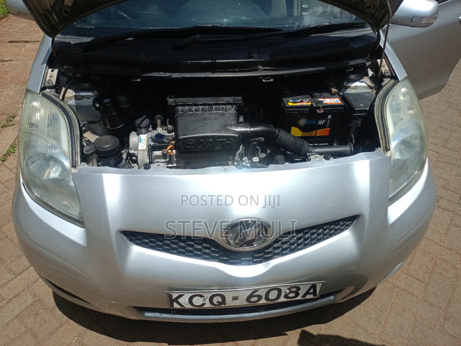 Toyota Vitz 1.3 FWD 5dr 2011 Silver