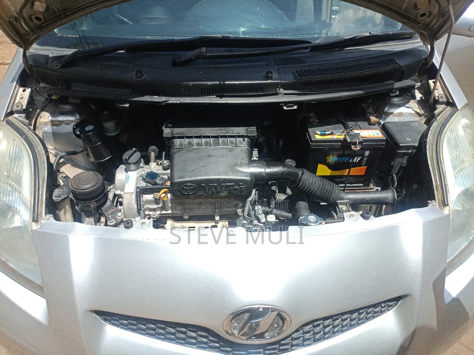 Toyota Vitz 1.3 FWD 5dr 2011 Silver