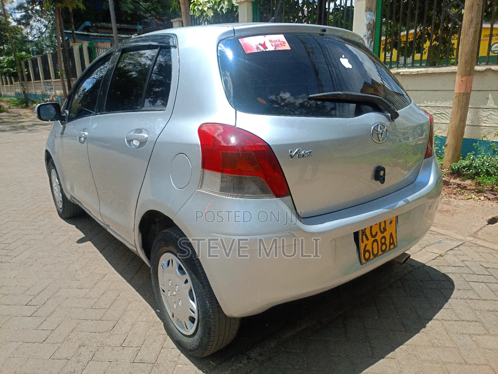 Toyota Vitz 1.3 FWD 5dr 2011 Silver