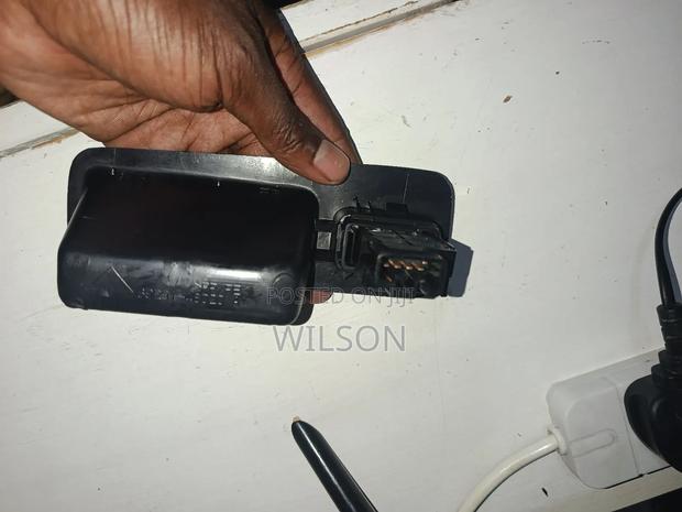 Harrier 2014-2020 Power Boot Door Switch - thumbnail 2
