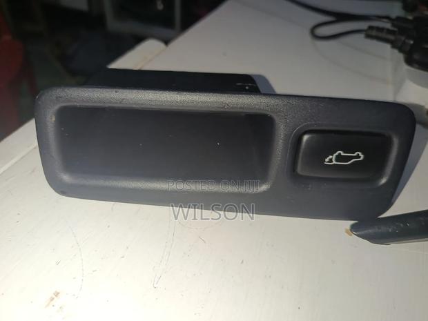 Harrier 2014-2020 Power Boot Door Switch - thumbnail 3