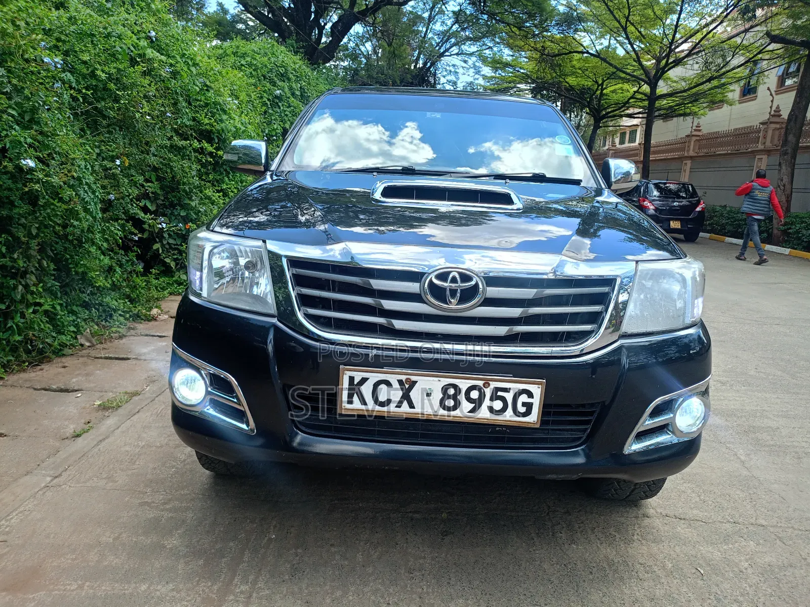Toyota Hilux 2013 Matt Black