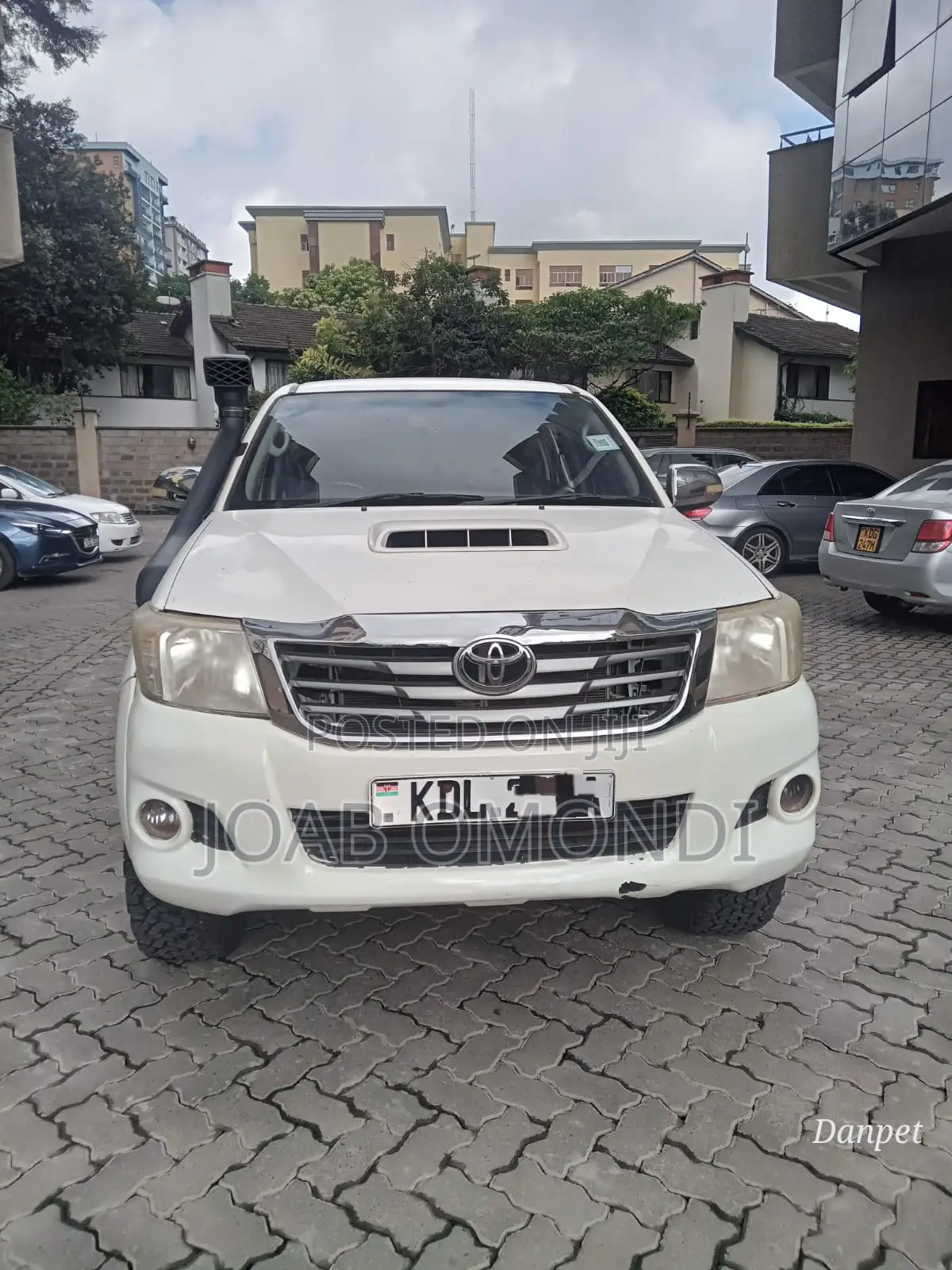 Toyota Hilux SR 4x4 2017 White