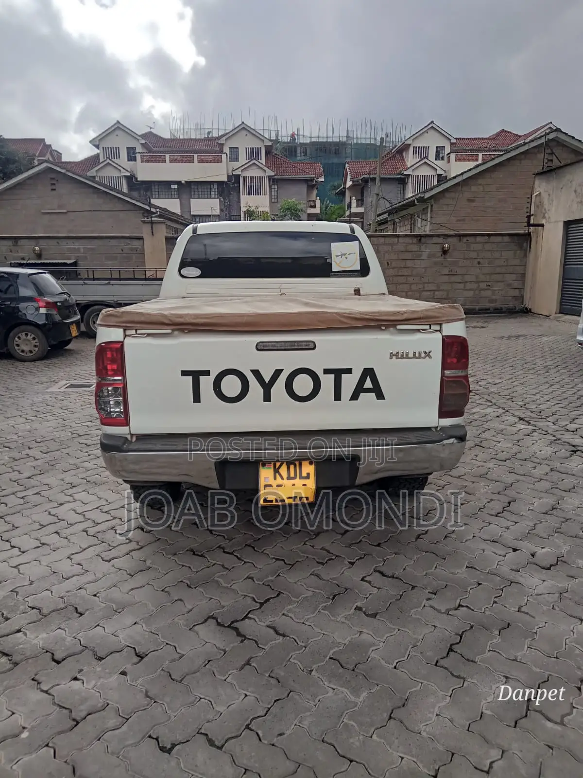 Toyota Hilux SR 4x4 2017 White