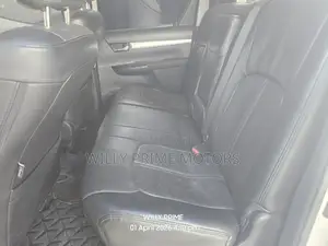 Toyota Hilux Revo Double Cab Deisel 2.4 AWD 2016 White