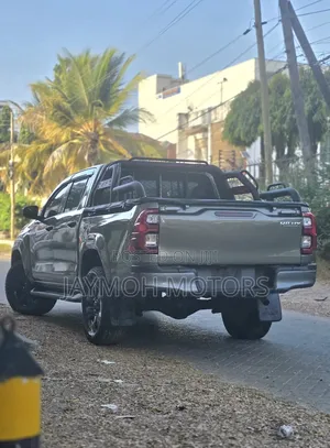 Toyota Hilux 2021 Brown