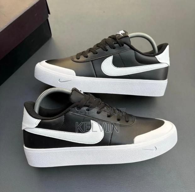 Nike Court Hot