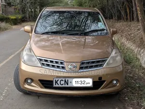 Nissan Tiida 2010 Beige