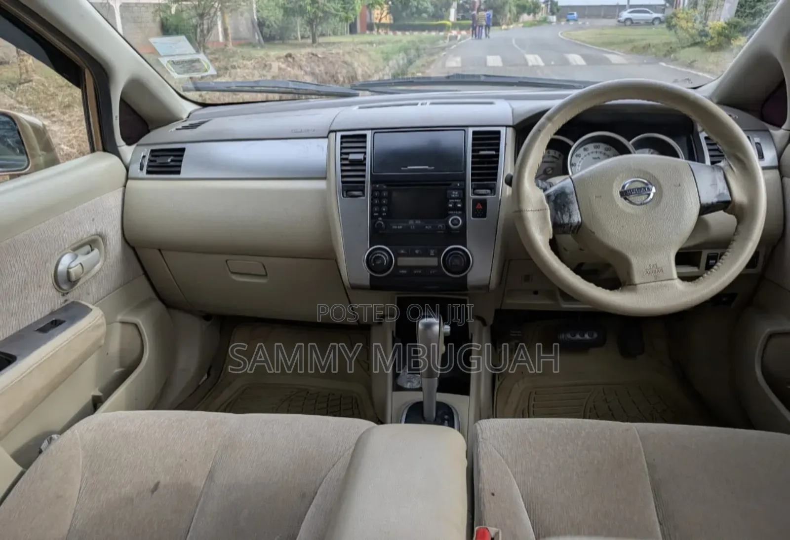 Nissan Tiida 2010 Beige