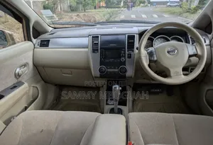 Nissan Tiida 2010 Beige