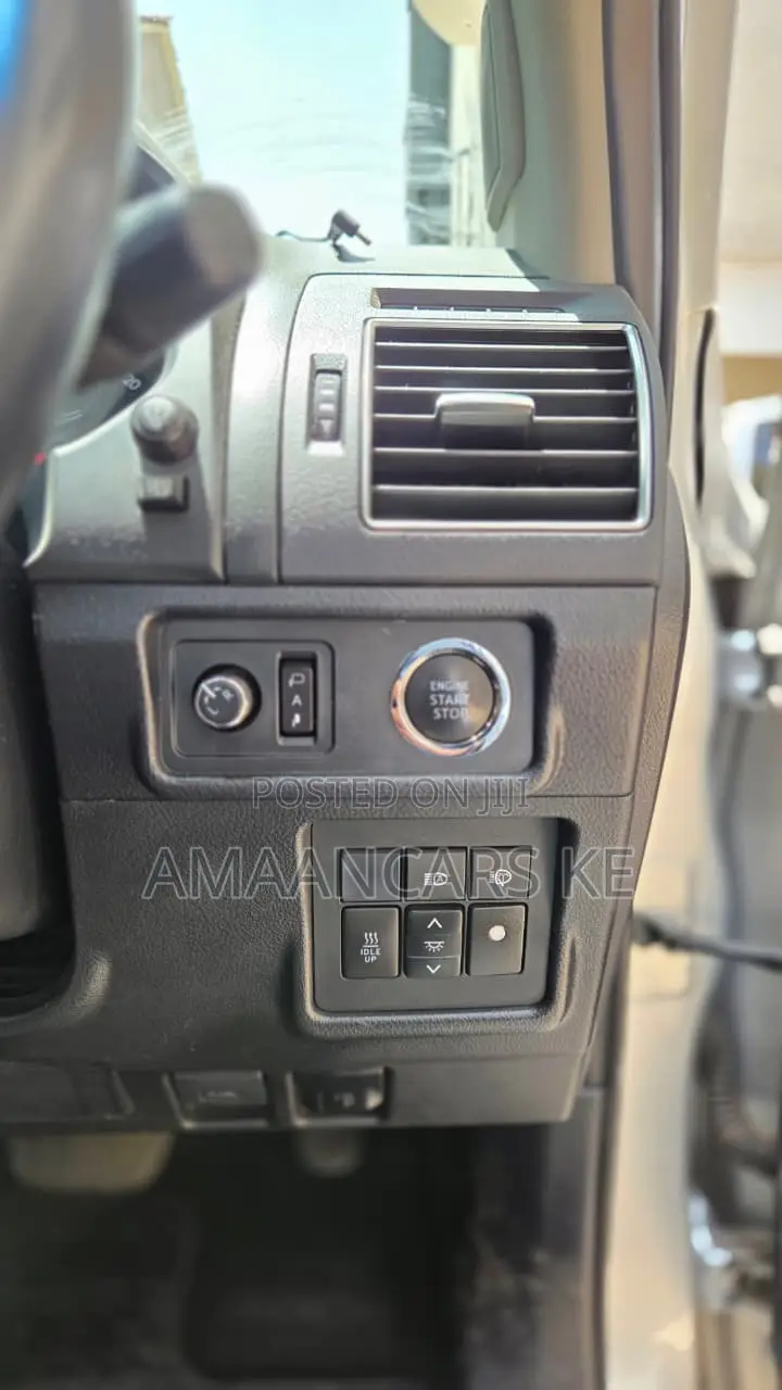 Toyota Land Cruiser Prado 2.8 2017 Silver