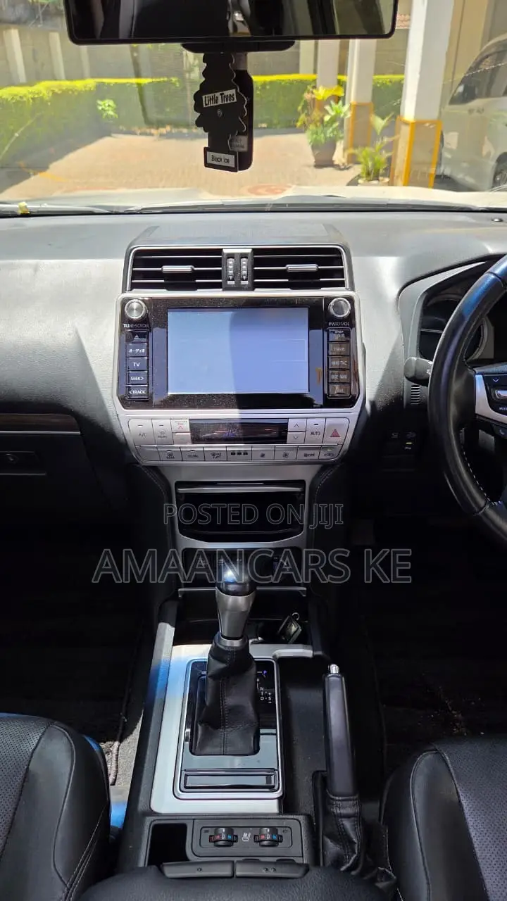 Toyota Land Cruiser Prado 2.8 2017 Silver