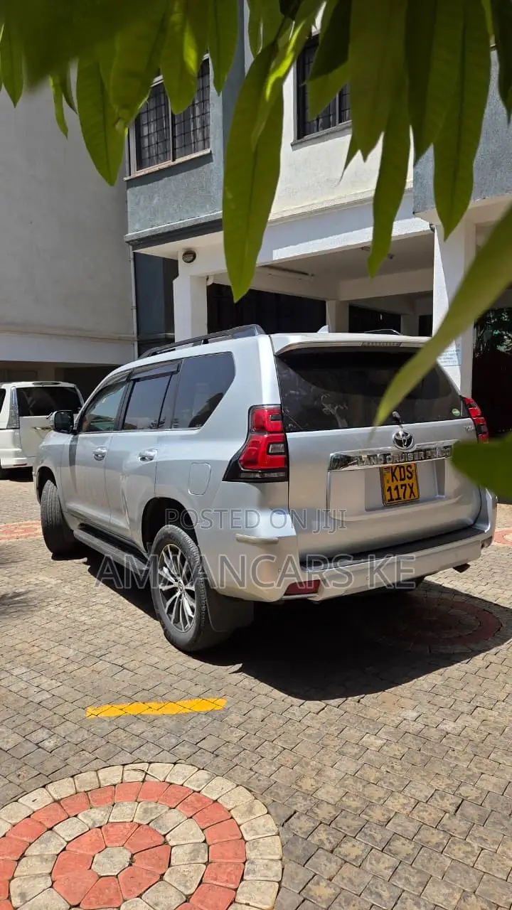 Toyota Land Cruiser Prado 2.8 2017 Silver